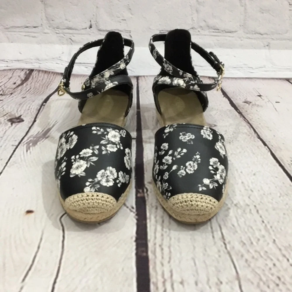 New Guess vegan leather black & white floral espadrilles ankle strap with box